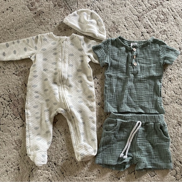 Baby / Infant Sleeper + Muslin Outfit - Size 9 Months - Picture 1 of 5